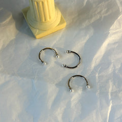 1 Piece Silver-Plated Omega Shape Ring with Pearls